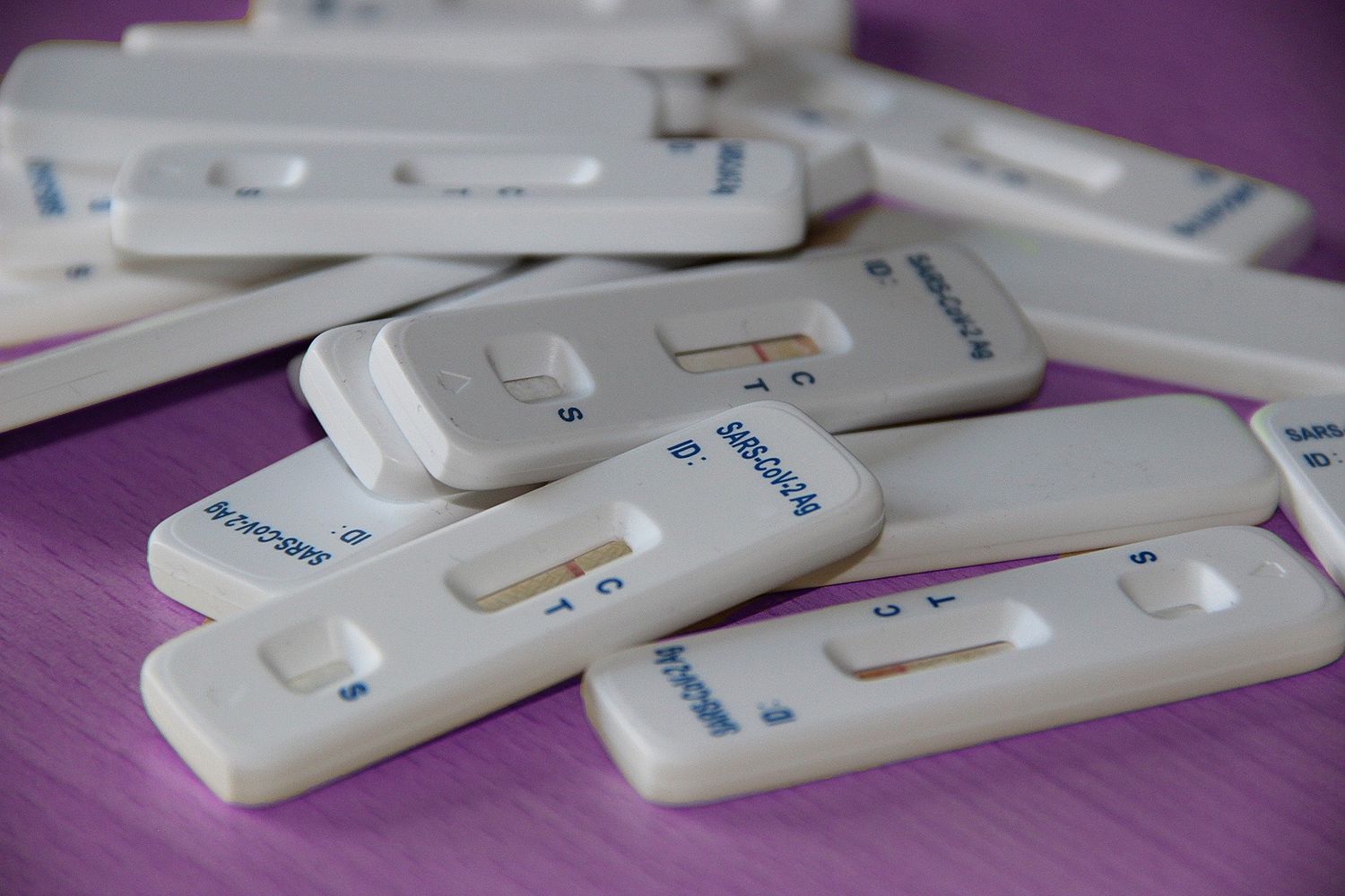 Certaines pharmacies réduisent désormais la voilure sur les tests antigéniques.